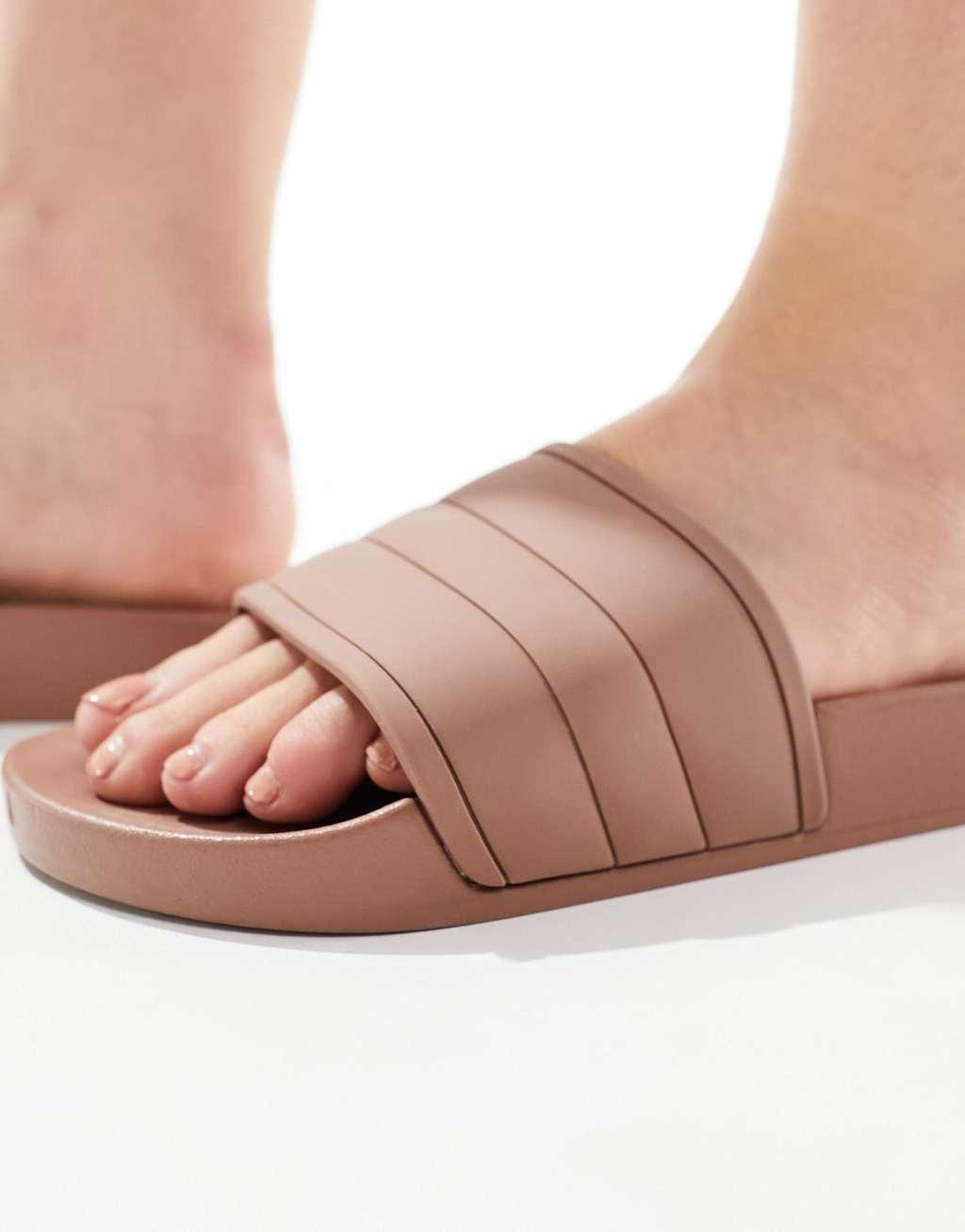 ASOS DESIGN Wide Fit Final pool slides Product Image