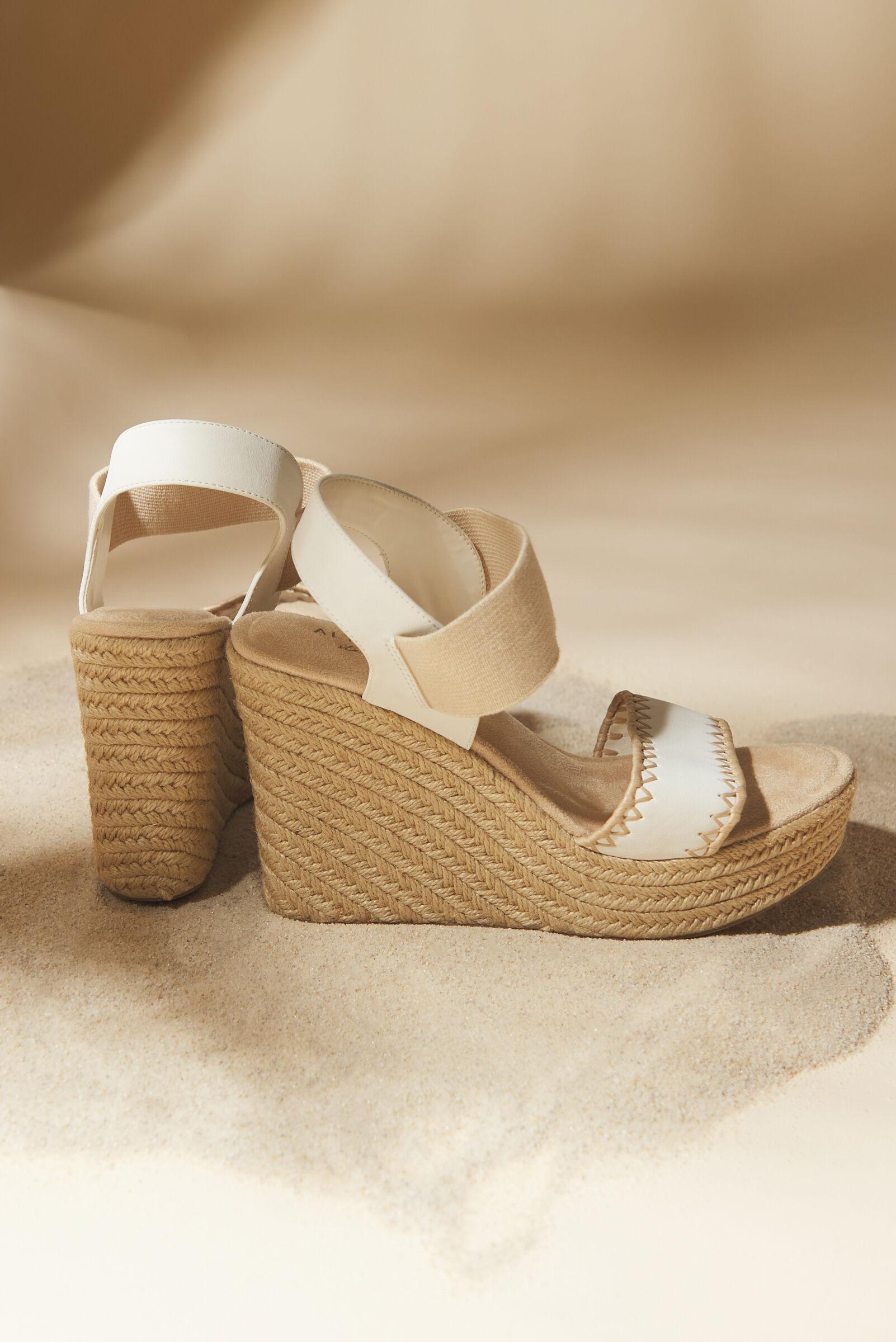 Elizabeth Stitched Wedges Product Image