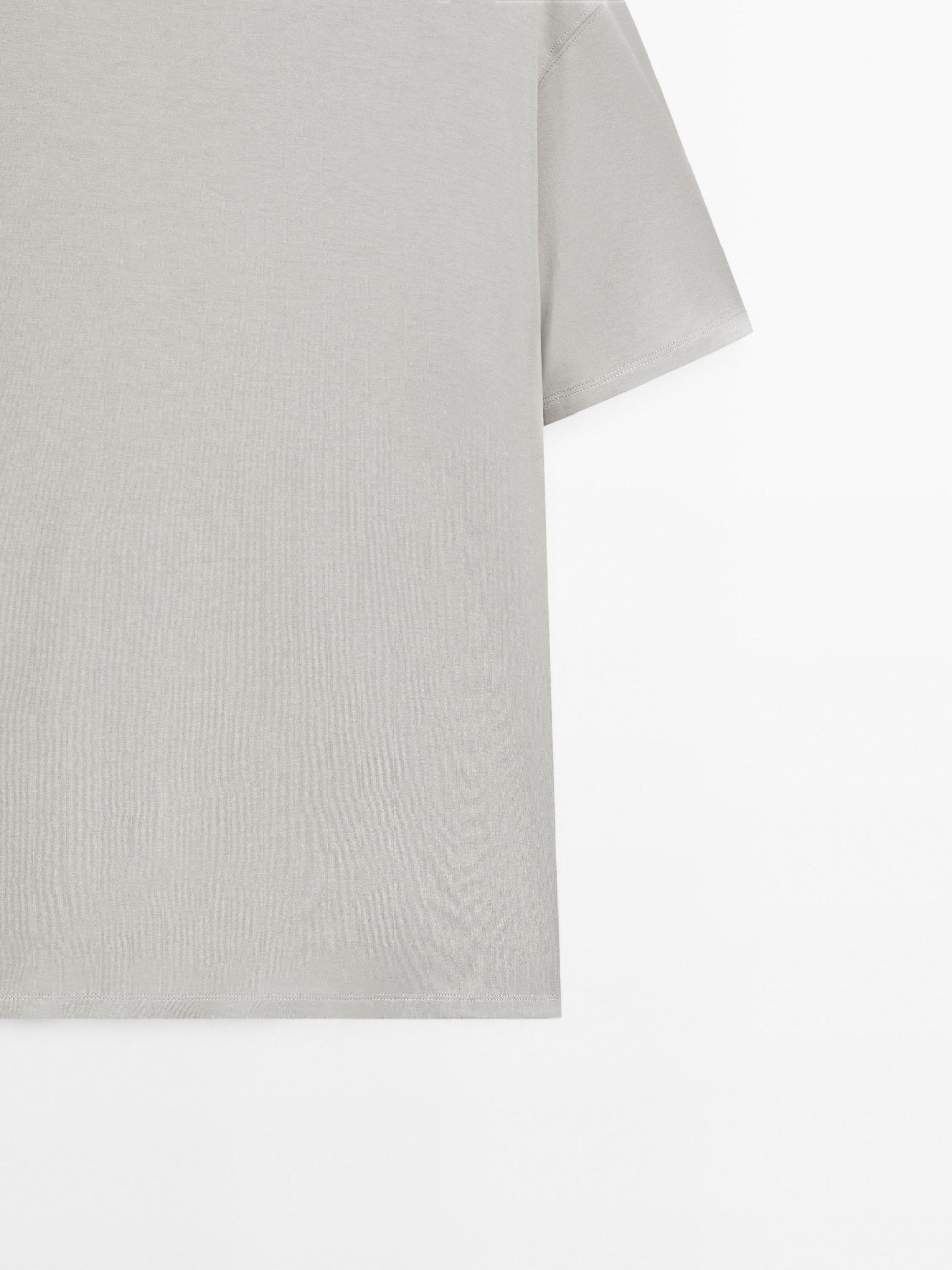 100% cotton lightweight T-shirt Product Image