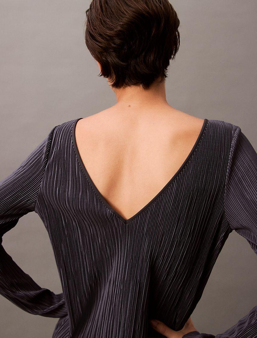Plisse Low Back Slim T-Shirt Product Image