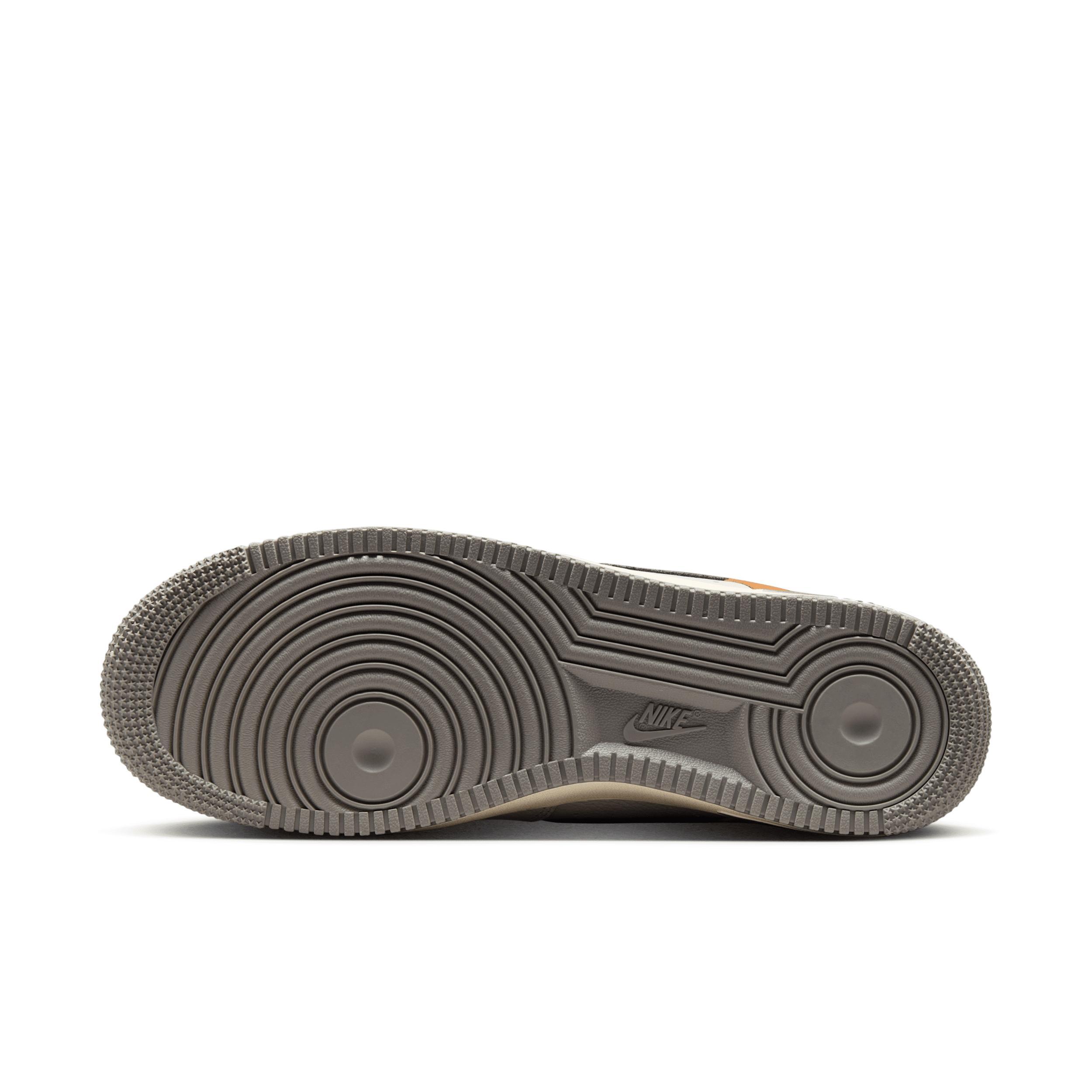 Nike Men's Air Force 1 '07 LV8 Shoes Product Image