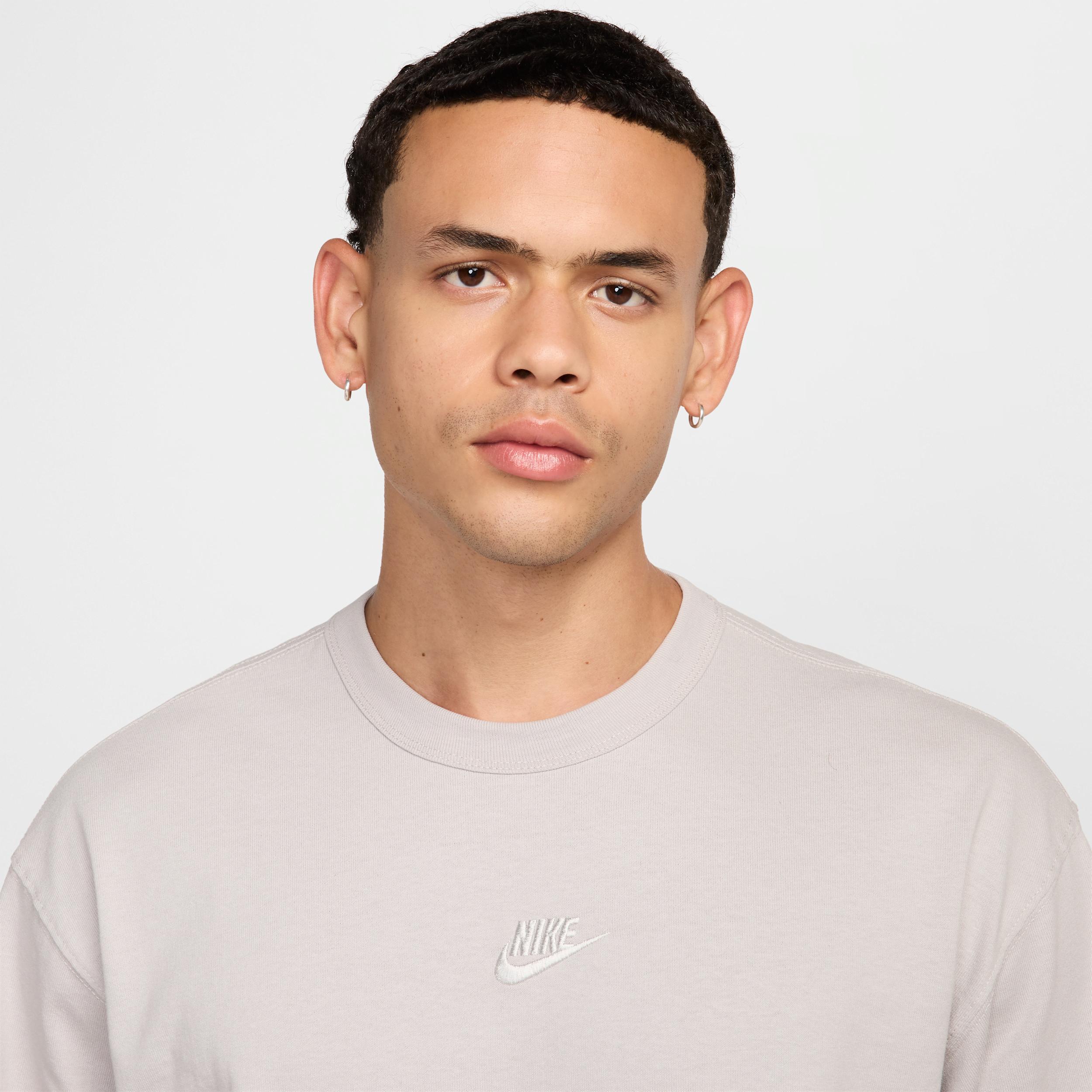 Nike Sportswear Premium Essentials Men's Long-Sleeve T-Shirt Product Image