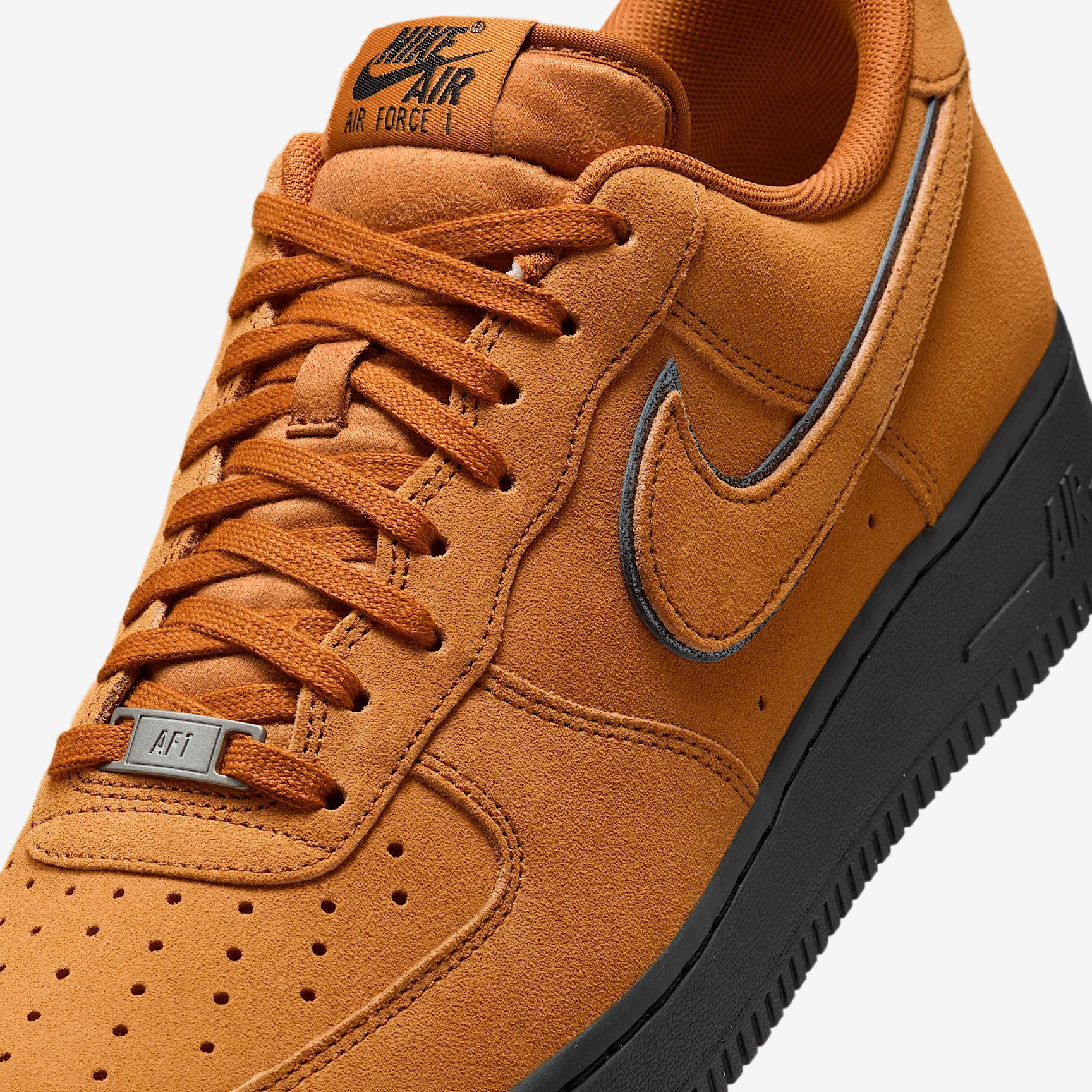 Nike Men's Air Force 1 '07 LV Shoes Product Image