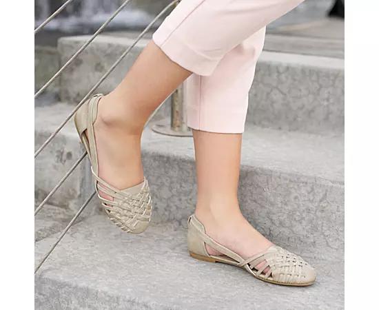 Journee Ekko Womens Flats Product Image
