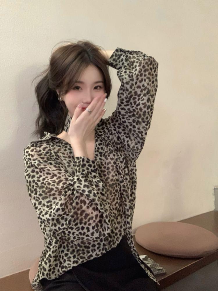 Long-Sleeve V-Neck Leopard Print Crop Blouse Product Image