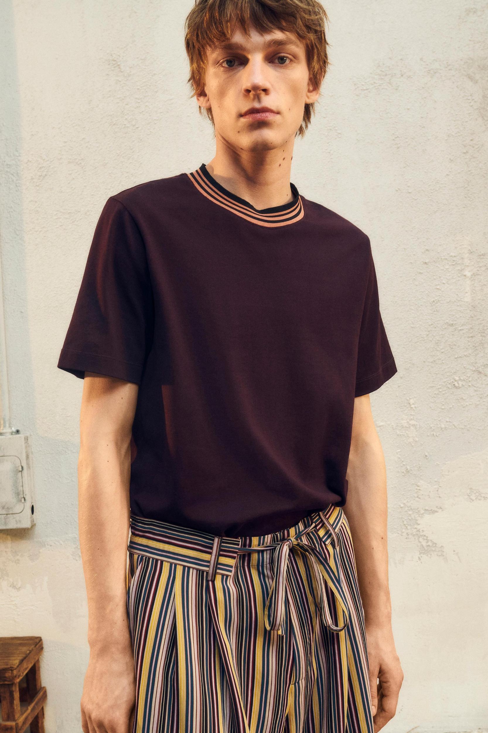 LIMITED EDITION CONTRASTING COLLAR T-SHIRT Product Image