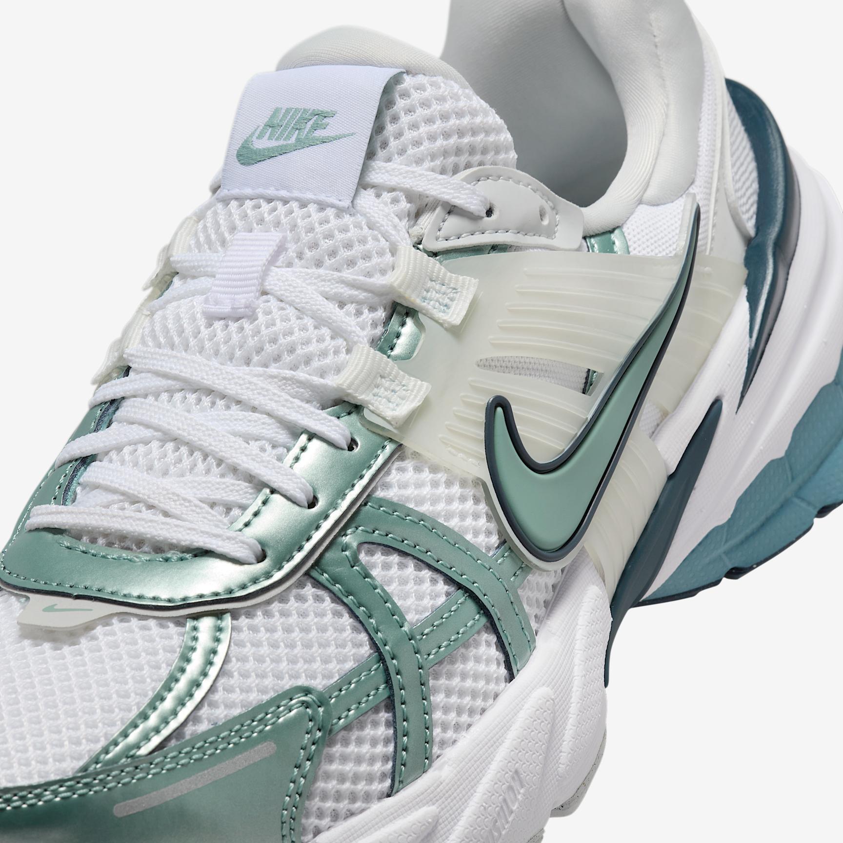 Nike Women's V2K Run Shoes Product Image