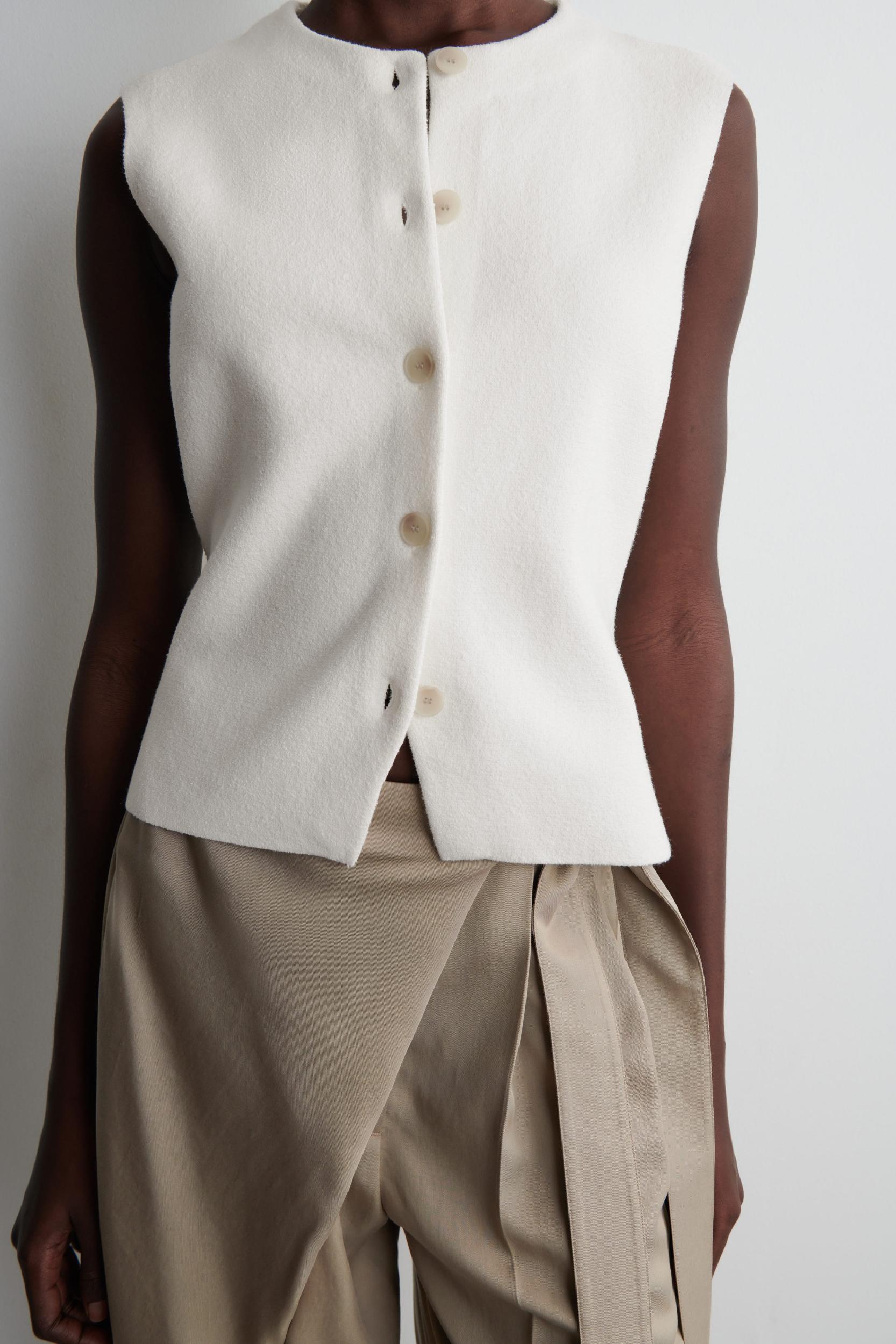 KNITTED COTTON VEST Product Image