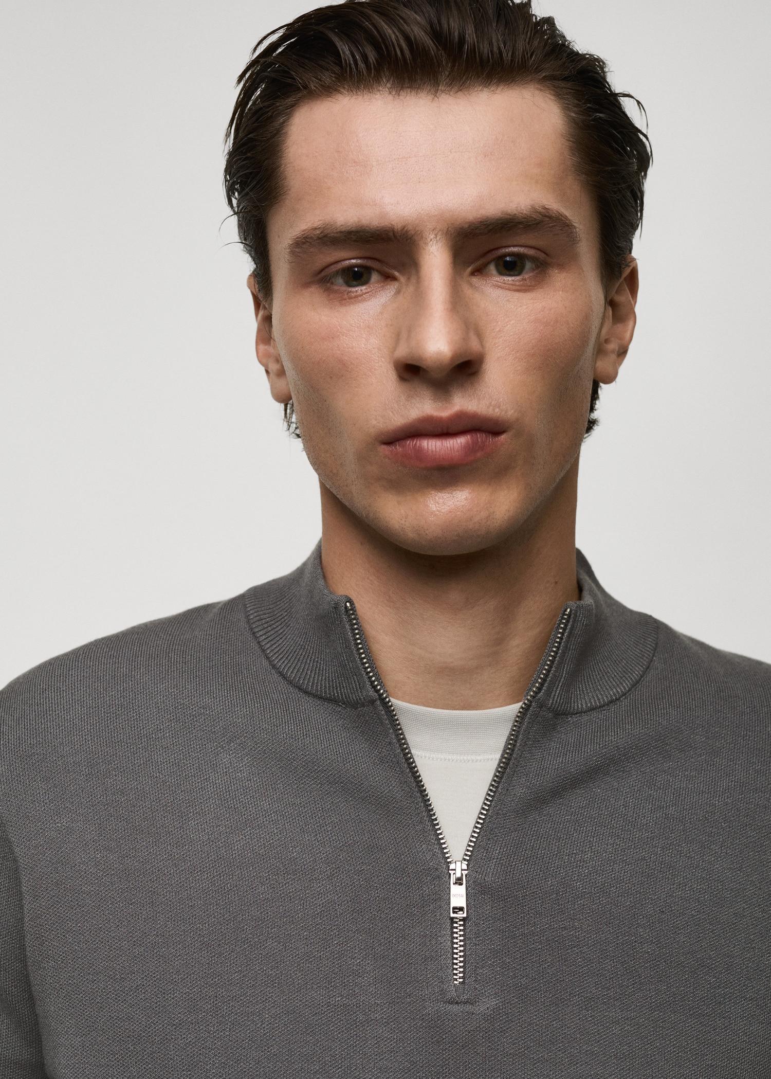 Perkins-neck sweater with zipper - Men | MANGO USA Product Image