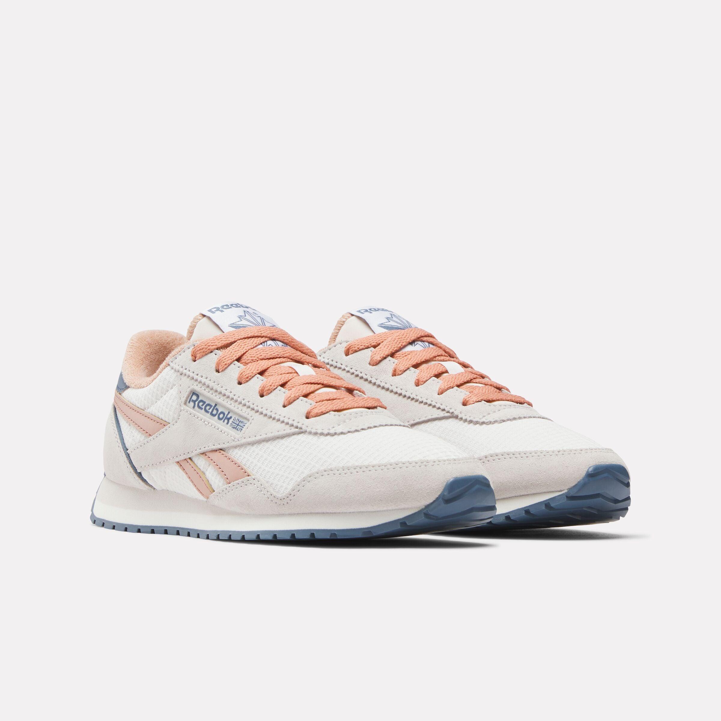 Women's Classic AZ Shoes Product Image