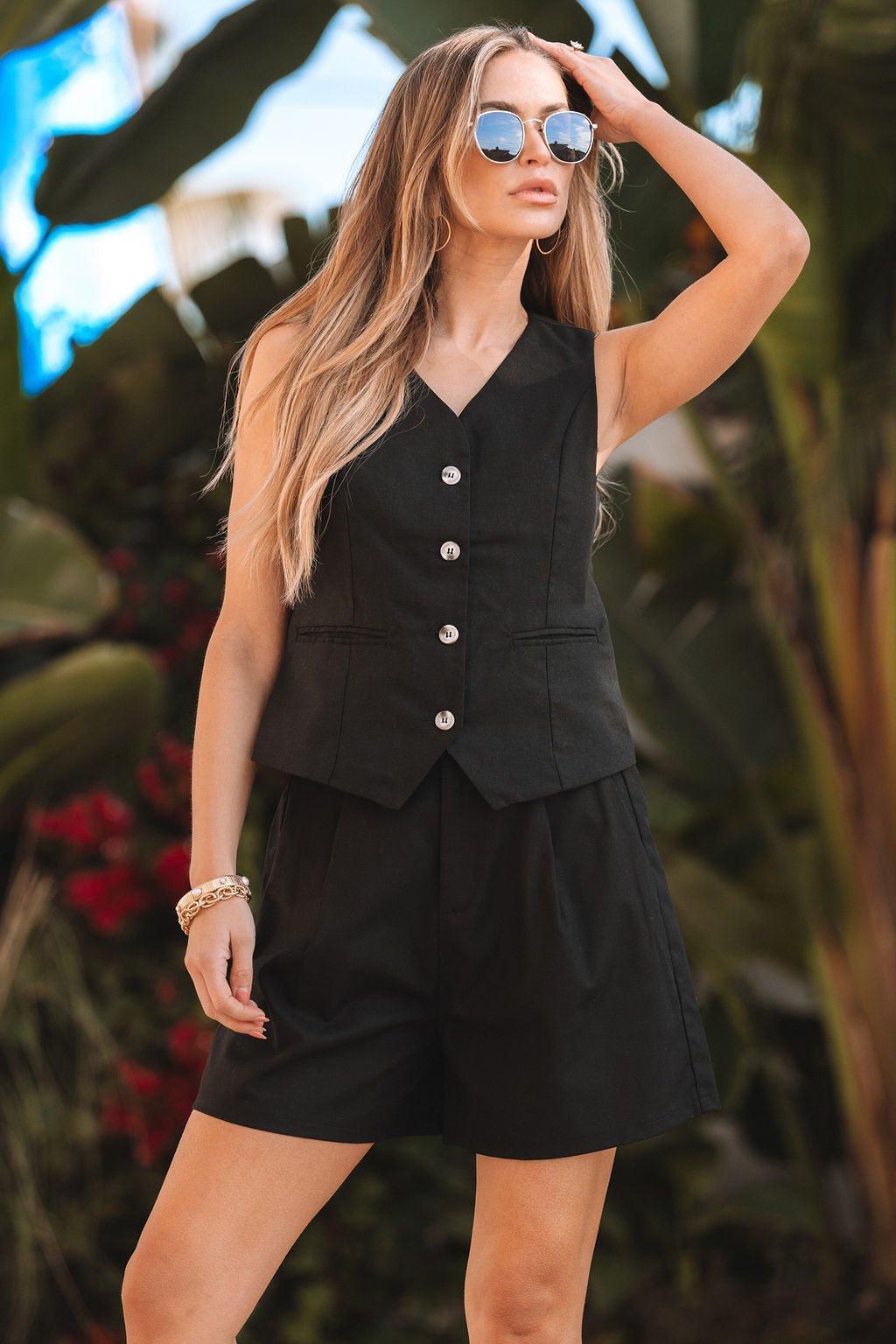 Black Pleated Linen Shorts Product Image