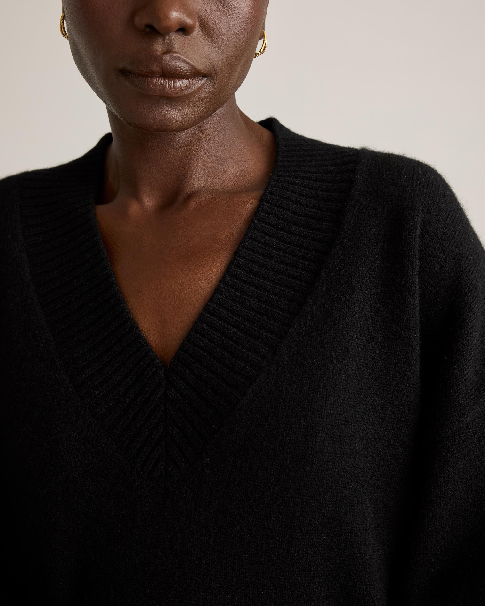 Quince | Women's Mongolian Cashmere OverSized V-Neck Sweater Size XL Product Image