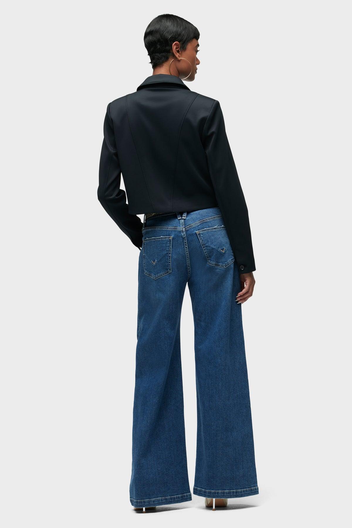 Cropped Blazer Female Product Image