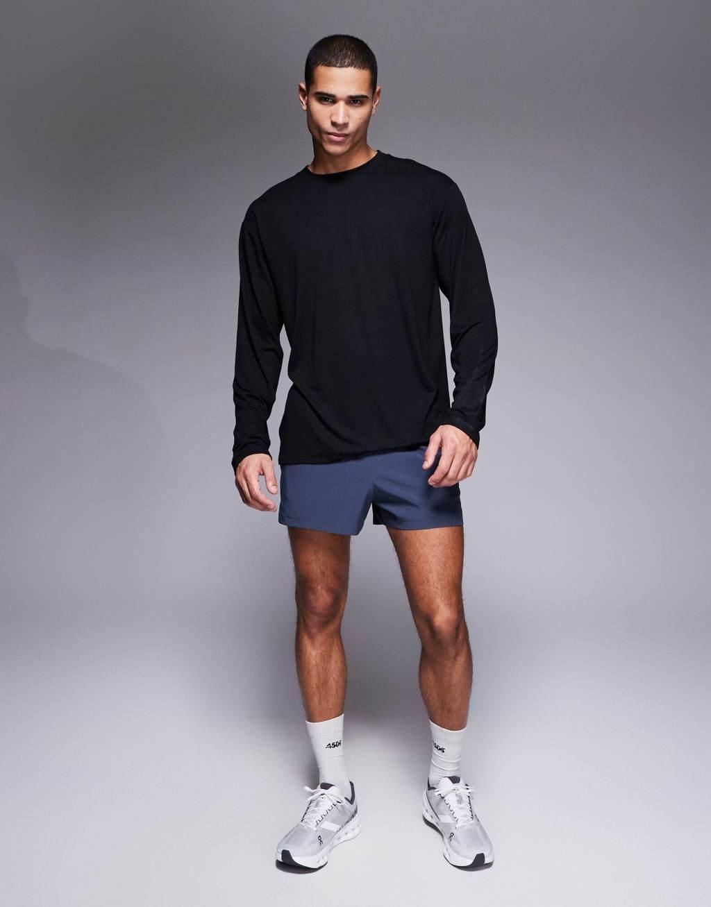 4505 running performance mesh back print long sleeve top in black  Product Image