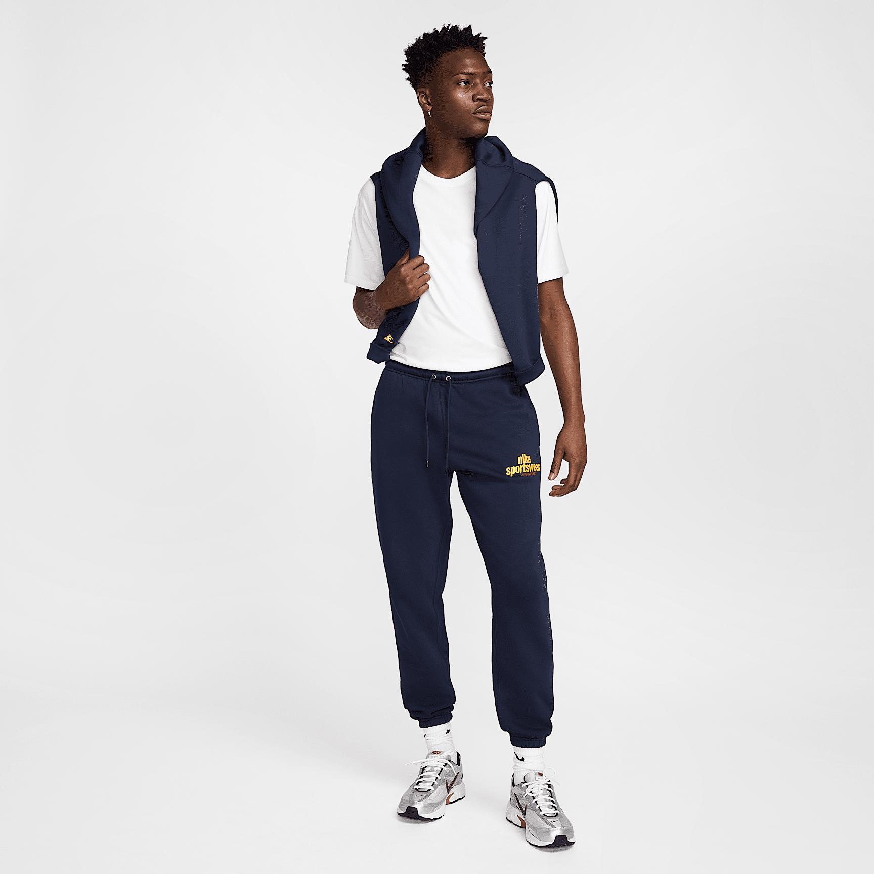 Nike Club Men's Fleece Pants Product Image