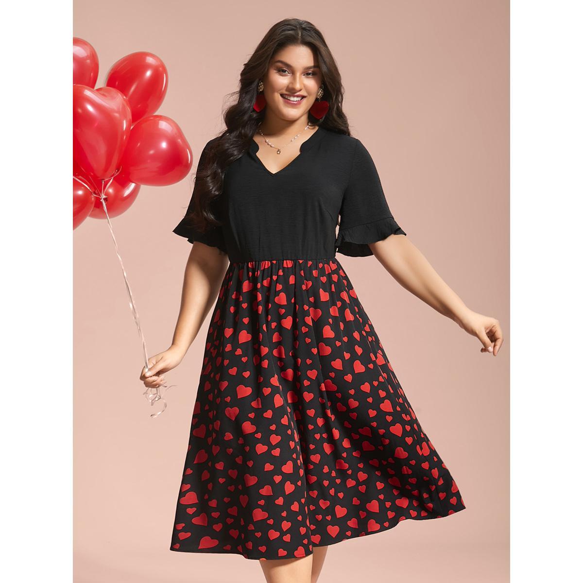 Plus Size Contrast Heart Pattern Notched Collar Dress Black Women Elegant Patchwork Notched collar Short sleeve Curvy BloomChic 22-24/3X Product Image