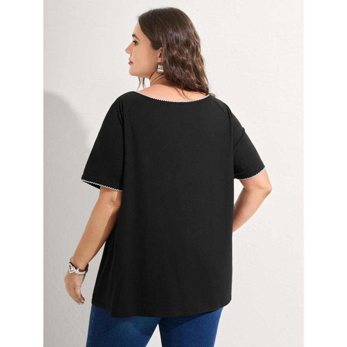 Plus Size Lace Color Contrast Pleated T-Shirt Black Women Woven ribbon&lace trim Flat collar with V-notch Vacation T-shirts BloomChic 26/4X Product Image