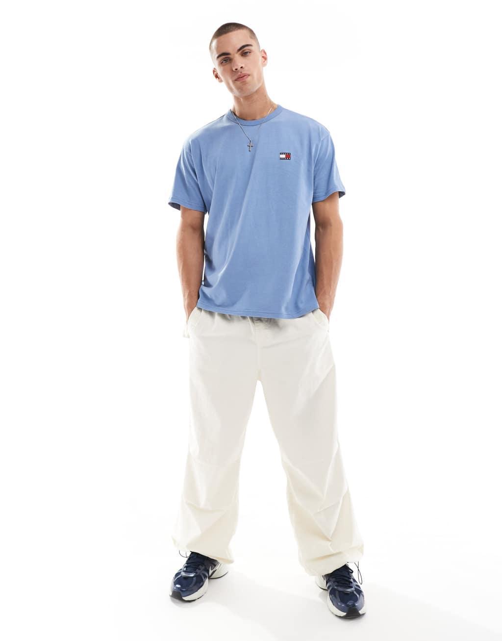 Tommy Jeans relaxed badge T-shirt in blue Product Image
