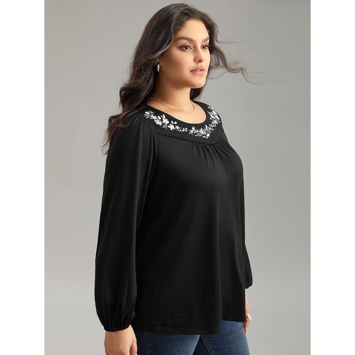 Plus Size Floral Embroidered Gathered Elastic Cuffs T-shirt Black Women Elegant Elastic cuffs Silhouette Floral Print Round Neck Dailywear T-shirts BloomChic 10/M Product Image