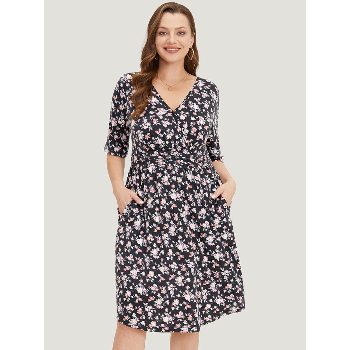 Plus Size Ditsy Floral Pocket Overlap Collar Half Sleeve Dress Black Women Casual Wrap V-neck Short sleeve Curvy Midi Dress BloomChic 30/6X Product Image