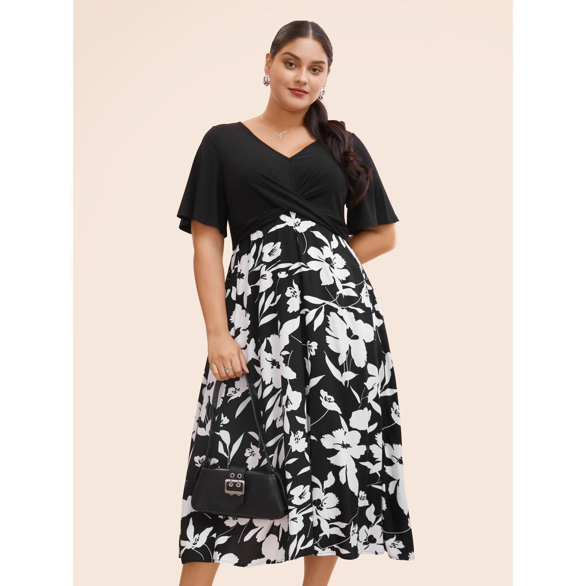 Plus Size Silhouette Floral Print Patchwork Crossover Pocket Dress Black Women Office Patchwork V-neck Short sleeve Curvy Midi Dress BloomChic 28/5X Product Image