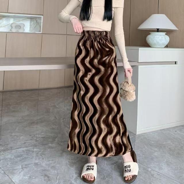 Elastic Waist Wavy Patterned Velvet Maxi A-Line Skirt Product Image
