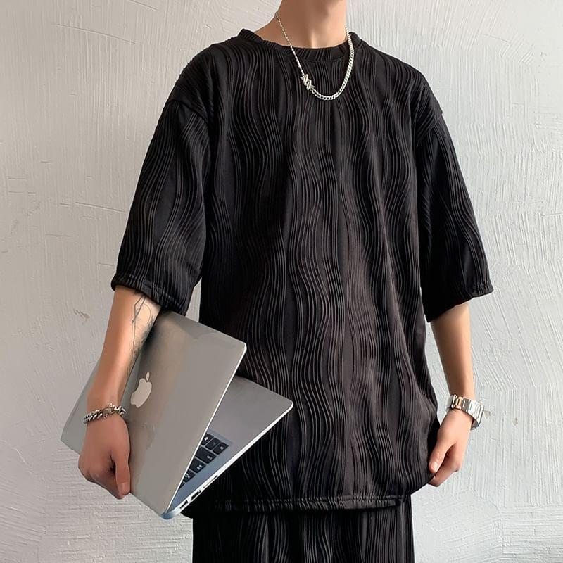 Set: Elbow-Sleeve Round Neck Plain Oversized T-Shirt + Mid Rise Plain Shorts Product Image