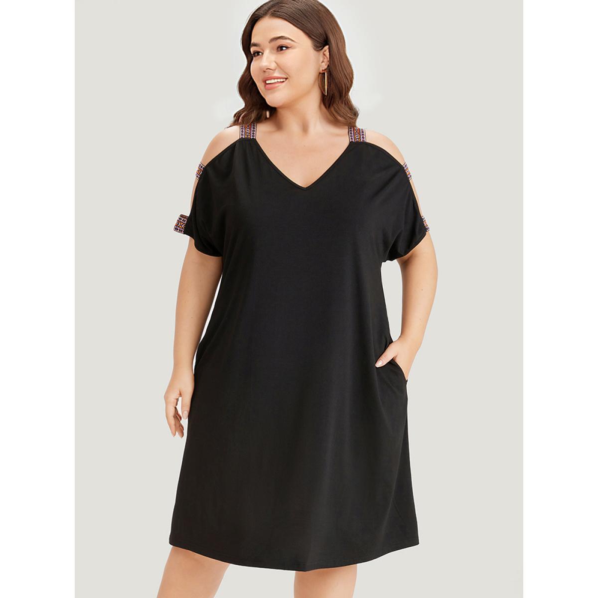 Plus Size Supersoft Essentials Bandana Patchwork Cut Out Pocket Dress Black Women Casual Patchwork V-neck Short sleeve Curvy Knee Dress BloomChic 18-20/2X Product Image