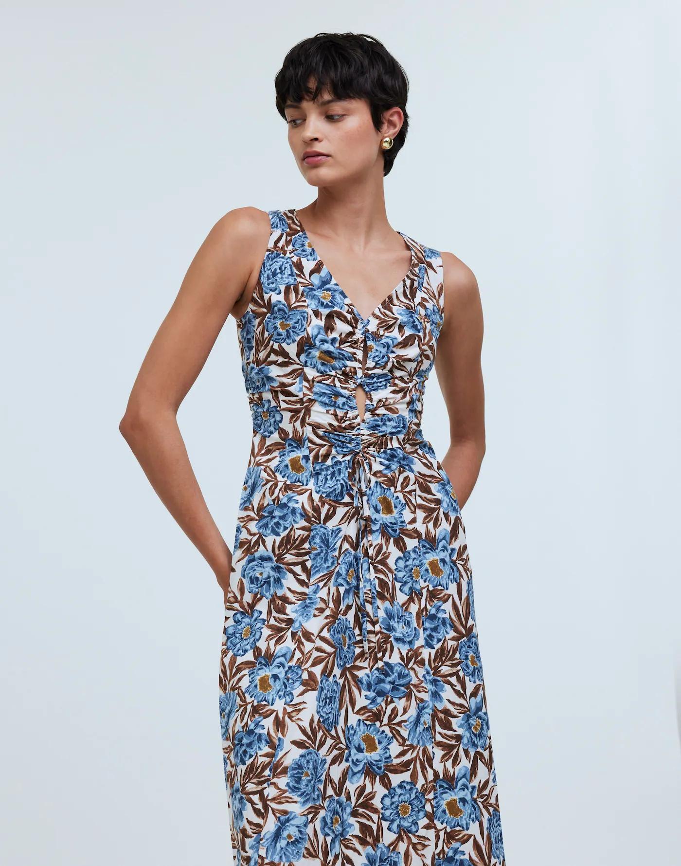 Sleeveless V-Neck Midi Dress in Floral Product Image