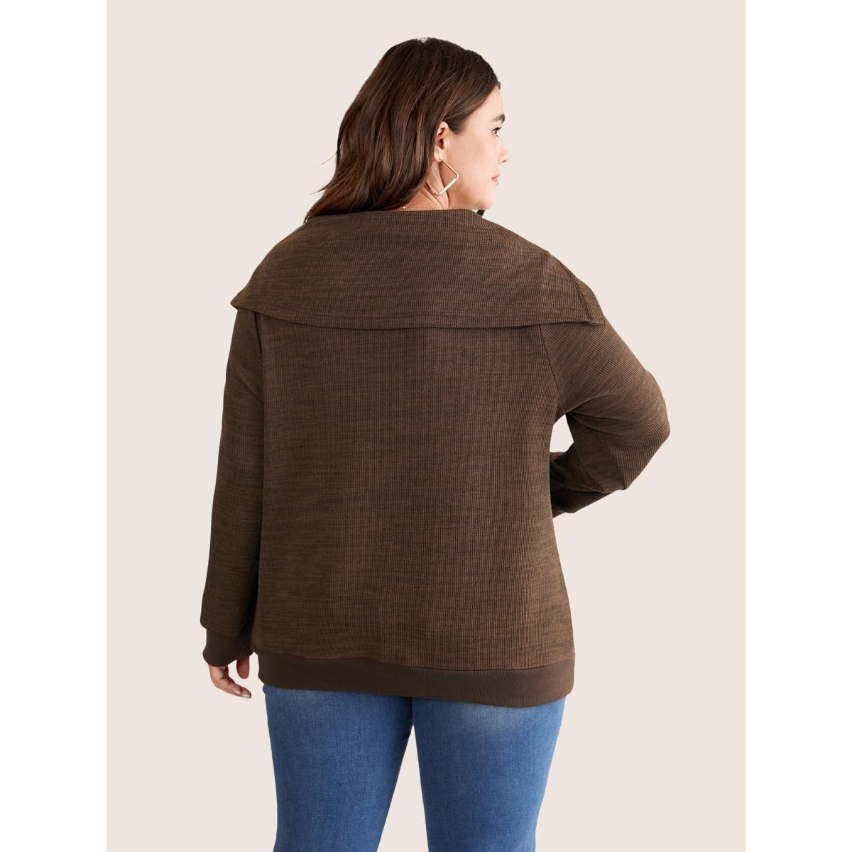 Plus Size Plisse Lapel Collar Button Detail Sweatshirt Women DarkBrown Casual Texture Lapel Collar Dailywear Sweatshirts BloomChic 30/6X Product Image