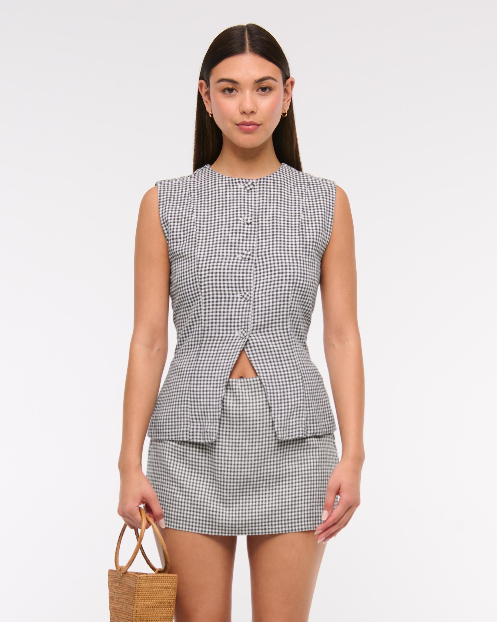 The A&F Scarlett Mid Rise Linen-Blend Mini Skort Product Image