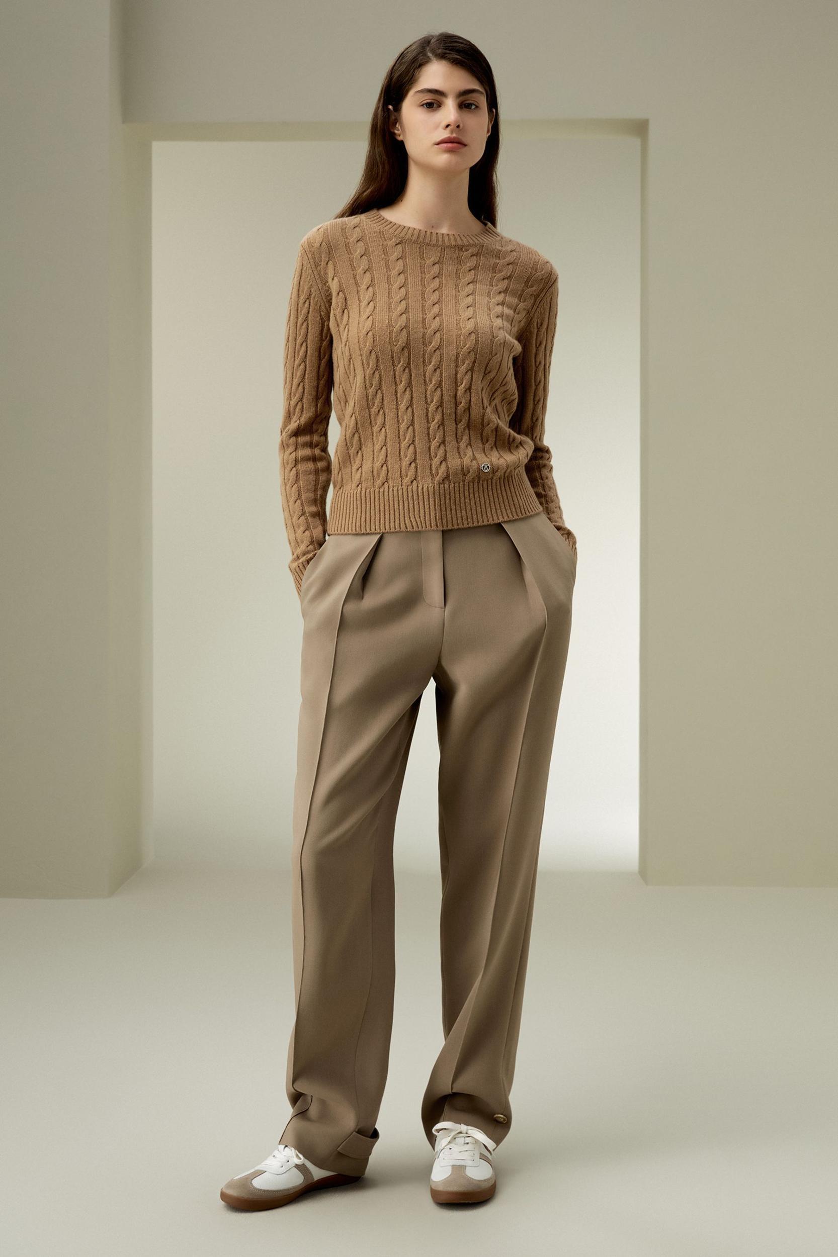Classic Cable Knit Sweater with Ribbed Edges Product Image