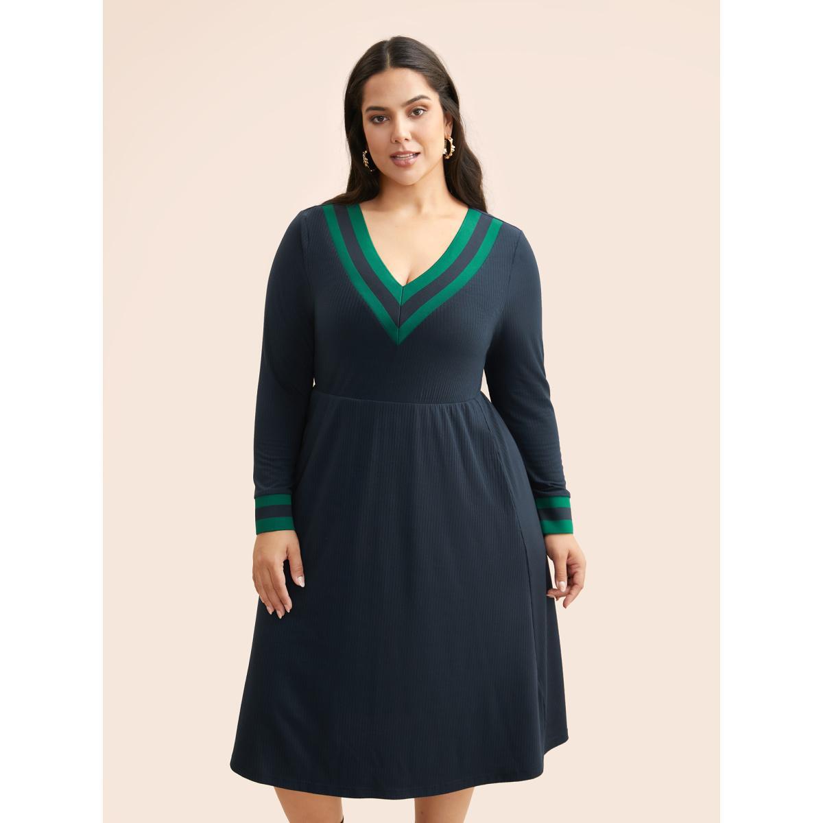 Plus Size Contrast Trim Elastic Waist Pocket Dress Midnight Women Casual Texture V-neck Long Sleeve Curvy BloomChic 22-24/3X Product Image