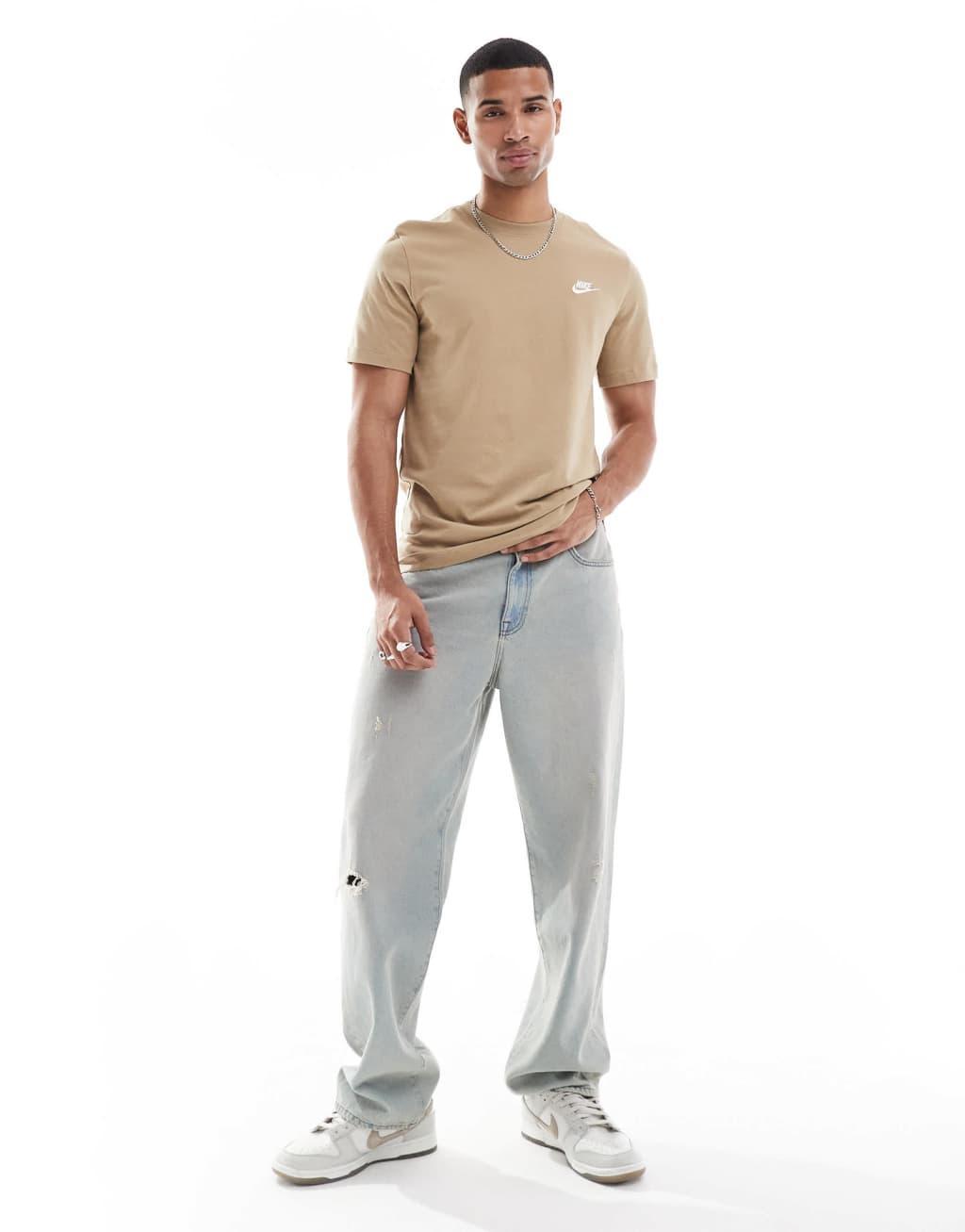 Nike Club t-shirt in light beige Product Image
