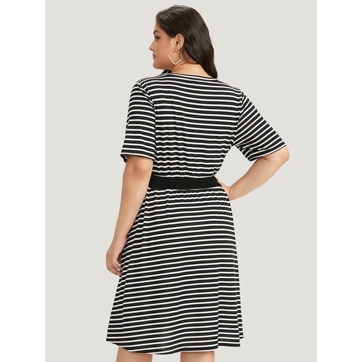 Plus Size Halloween Striped Patchwork Pocket Round Neck Ties Dress Black Women Casual Contrast Round Neck Short sleeve Curvy Midi Dress BloomChic 28/5X Product Image