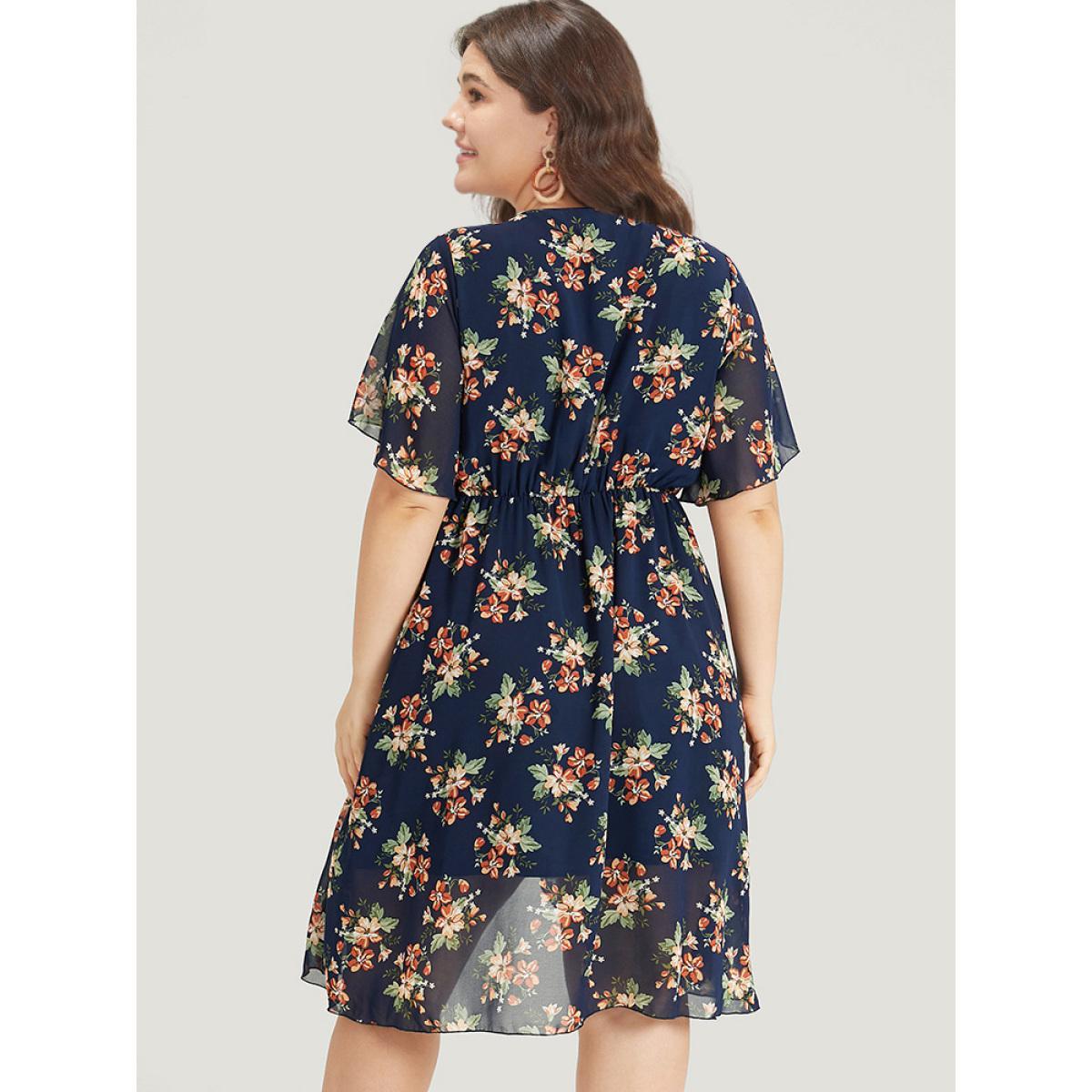 Plus Size Floral Print Mesh Pocket Wrap Hem Dress DarkBlue Women Elegant Lined V-neck Short sleeve Curvy Midi Dress BloomChic 30/6X Product Image