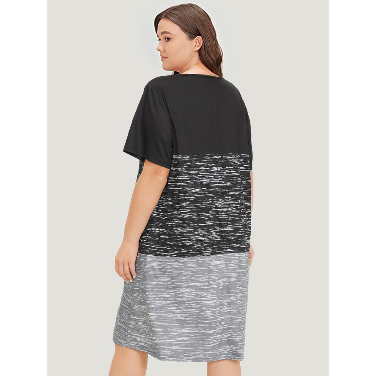 Plus Size Letter Print Colorblock Contrast Pocket V Neck Dress Black Women Casual Plain Curvy Knee Dress BloomChic 22-24/3X Product Image