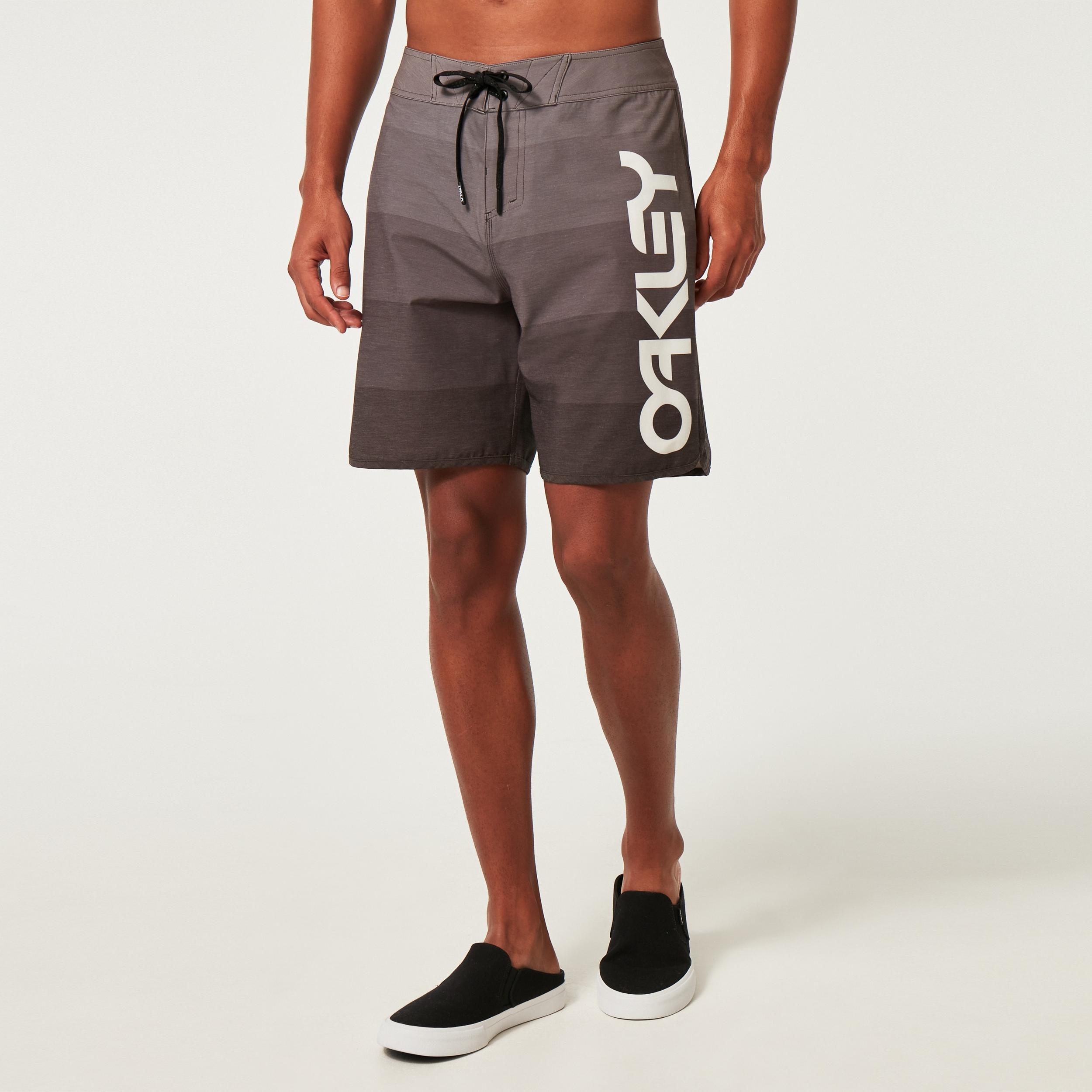 Oakley Retro Mark 19" Boardshort - Blackout | Oakley® Product Image