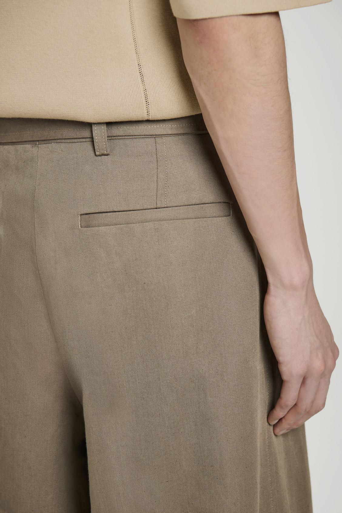 BELTED EXTRA WIDE-LEG PANTS Product Image
