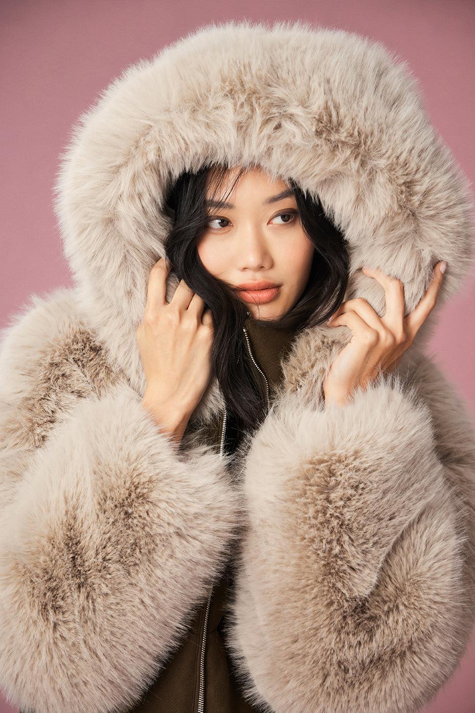 La Premiere Opulent Faux Fur Stunner Jacket - Espresso/Oat Product Image