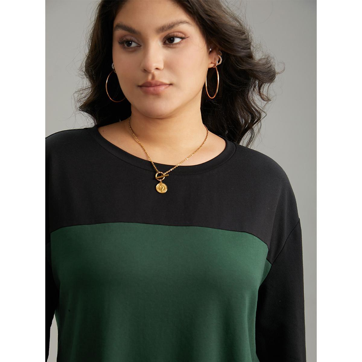 Plus Size Two Tone Patchwork Round Neck Sweatshirt Women Green Casual Contrast Round Neck Dailywear Sweatshirts BloomChic 30/6X Product Image