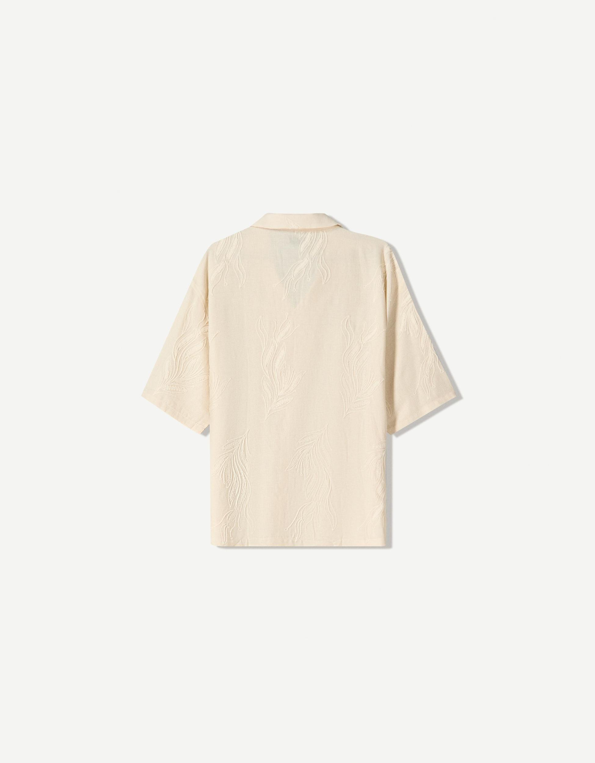 Rustic short sleeve shirt with embroidery Product Image
