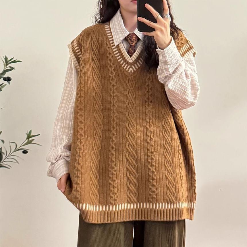 Cap-Sleeve V-Neck Contrast Trim Sweater Vest Product Image