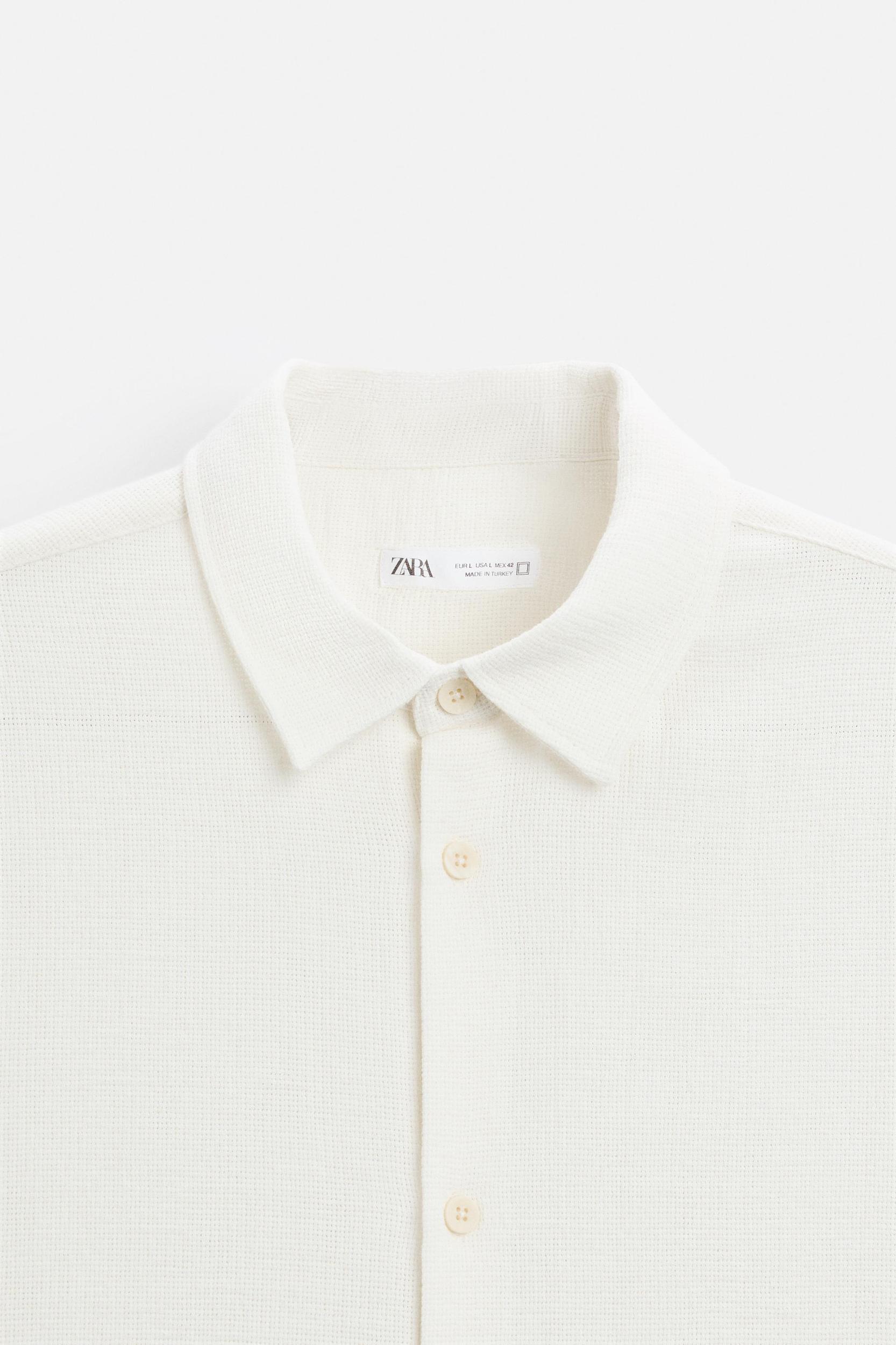 Relaxed fit shirt made of cotton blend fabric. Lapel collar and short sleeves. Side vents at hem. Front button closure. Product Image
