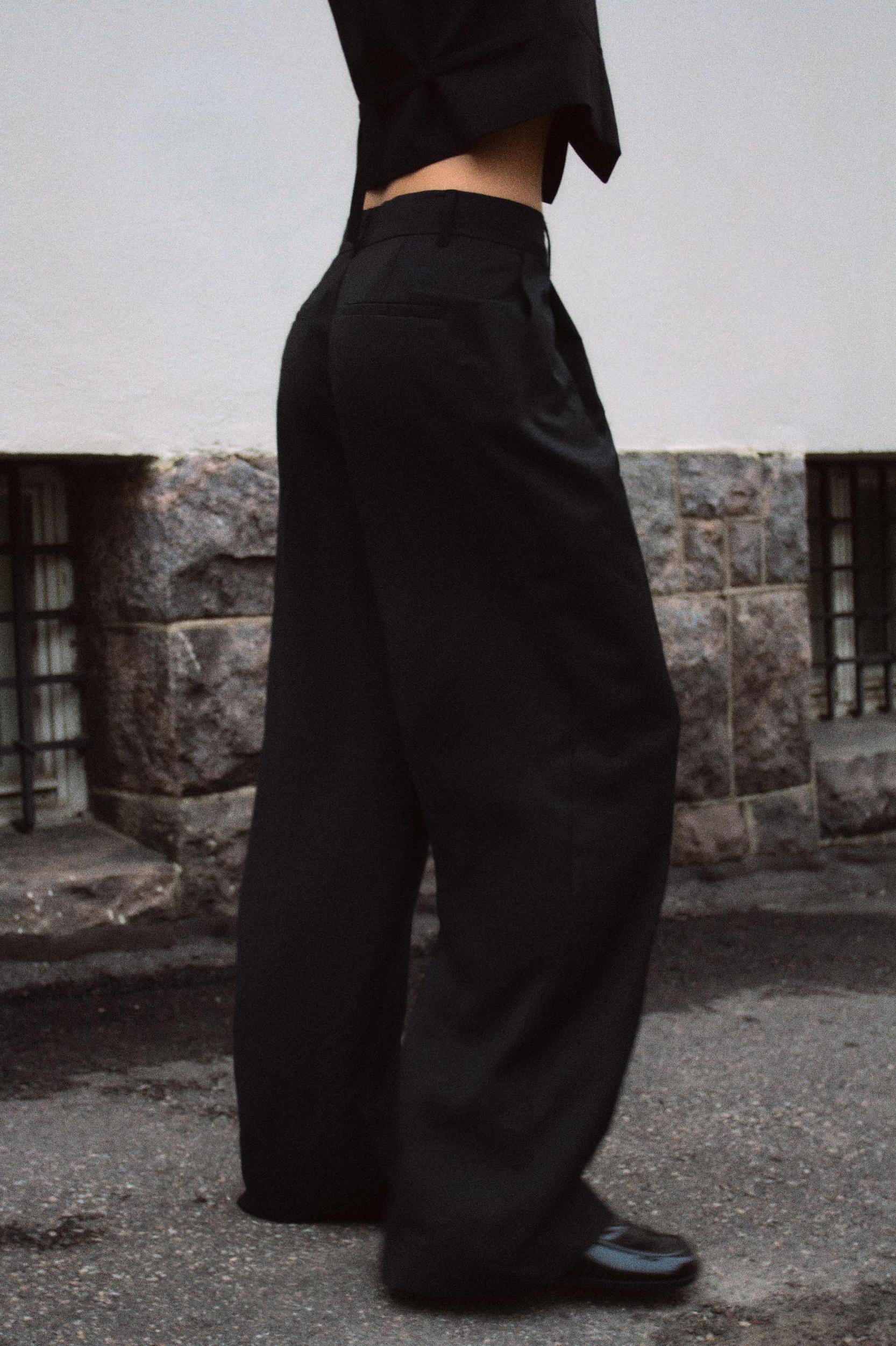 FLOWY PLEATED PANTS Product Image