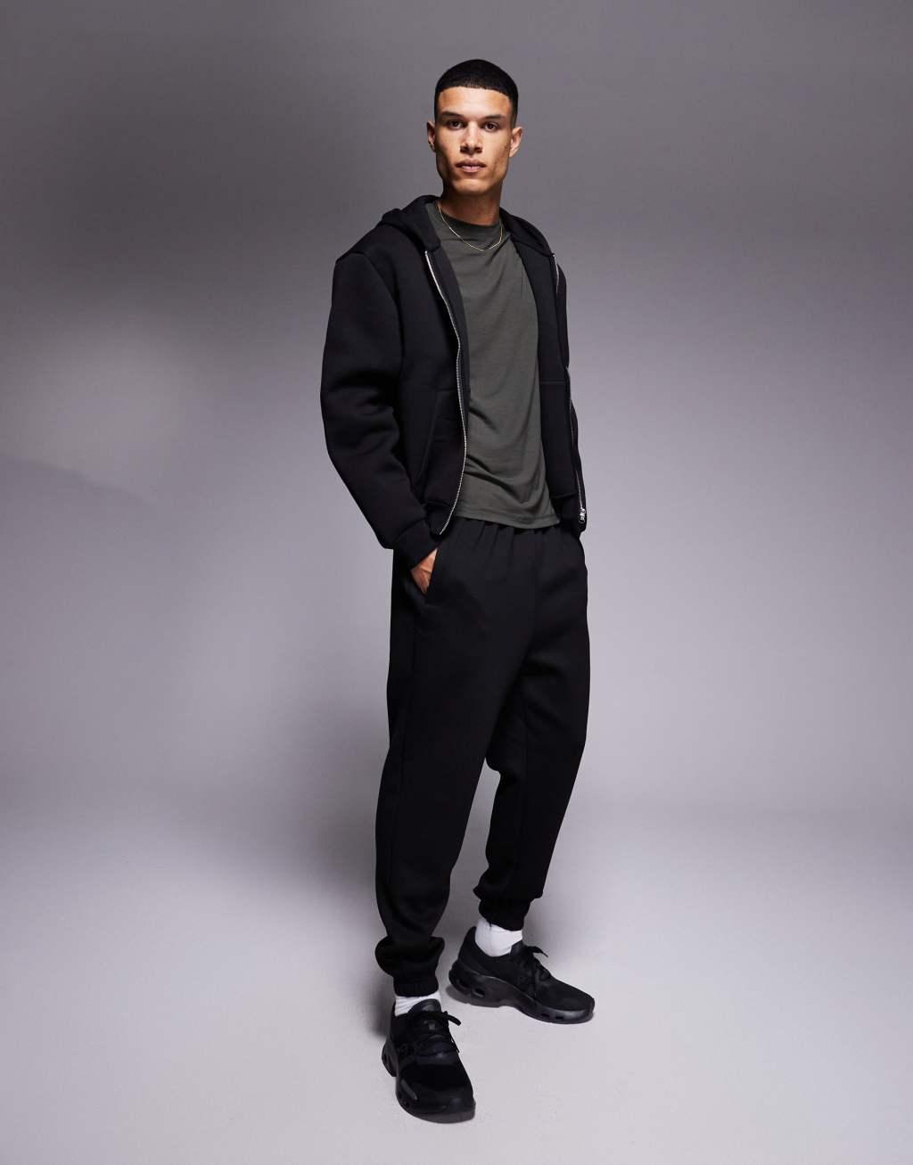 4505 Icon quick dry tapered fit performance sweatpants in black  Product Image