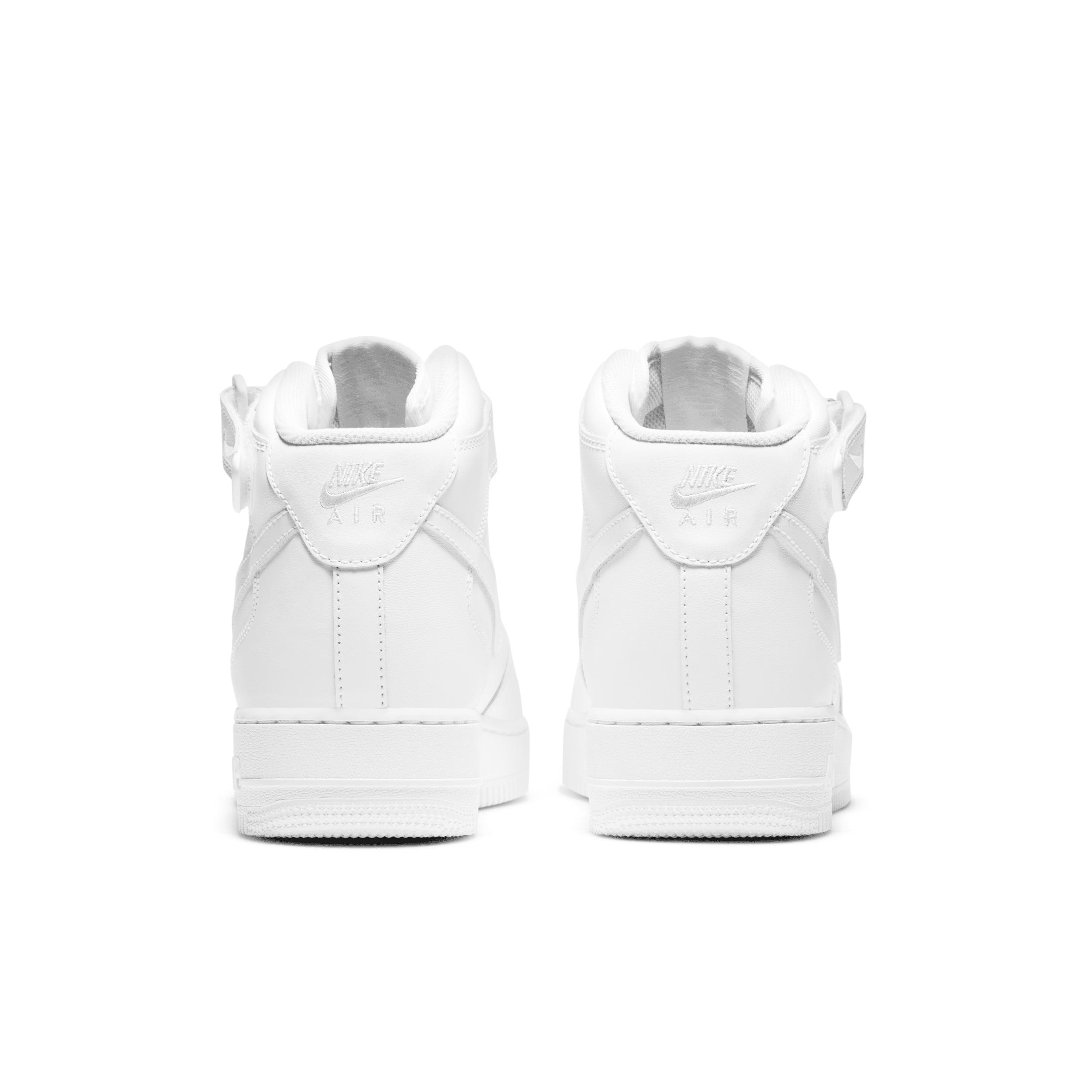 Nike Men's Air Force 1 Mid '07 Shoes Product Image