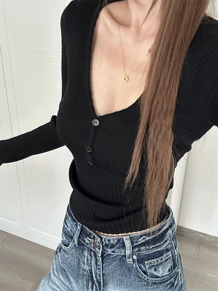 Long-Sleeve V-Neck Half Buttoned Plain Knit Top Product Image