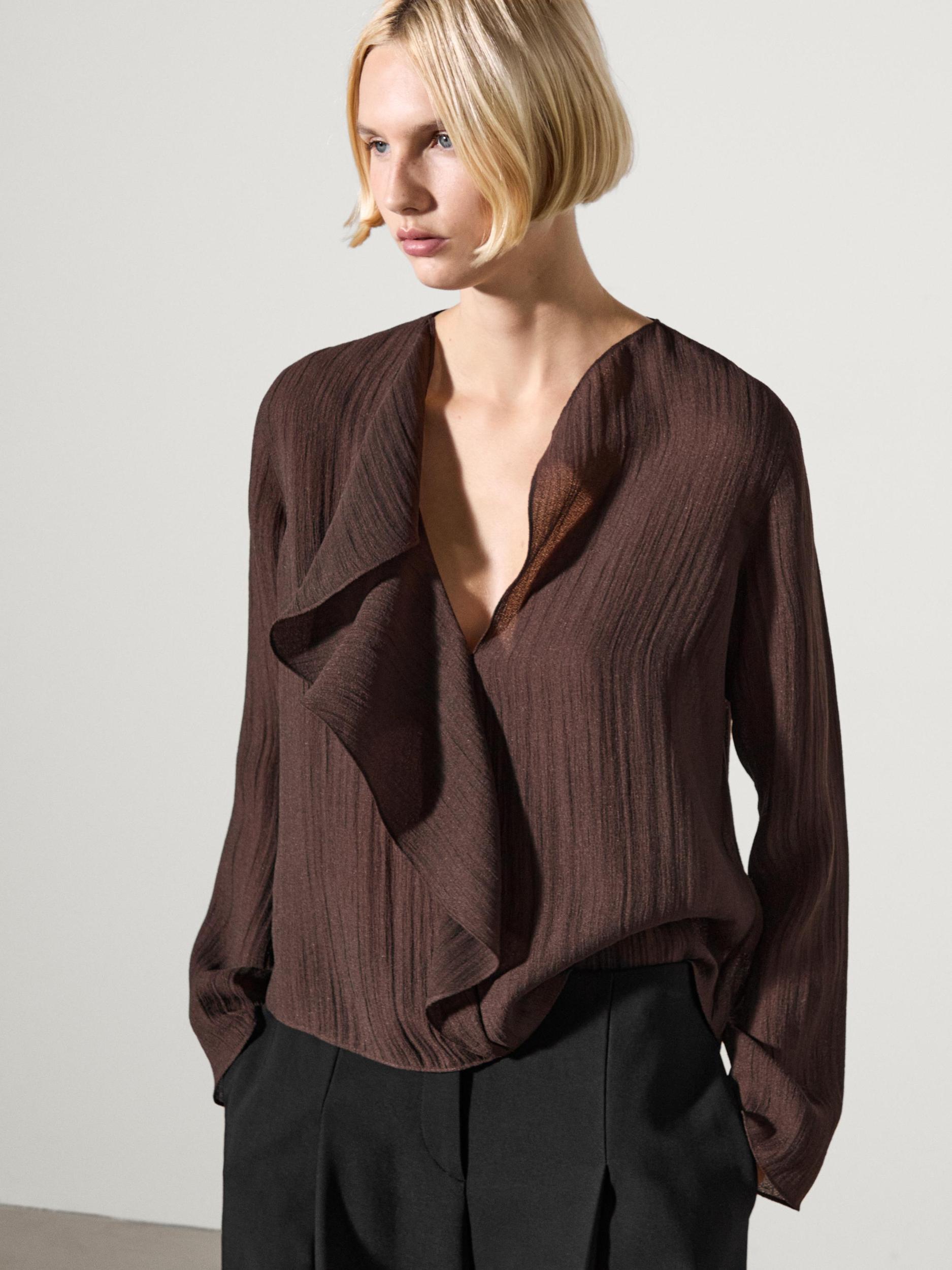 Ruffled V-neck shirt Product Image