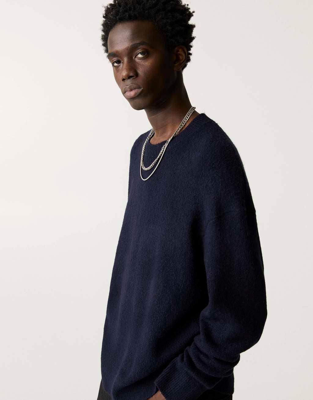 Pull&Bear fluffy knitted sweater in dark blue Product Image